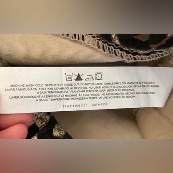 YMI Jeans Distressed Leopard Print Medium Jogger Jean High Rise Pockets New - Picture 13 of 14